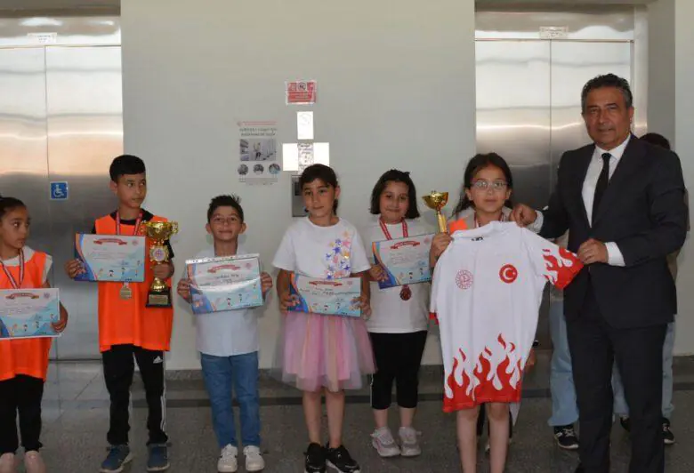 Şampiyonlar Milli Eğitim Müdürü Güney ile bir araya geldi - Kırıkkale Haber, Son Dakika Kırıkkale Haberleri