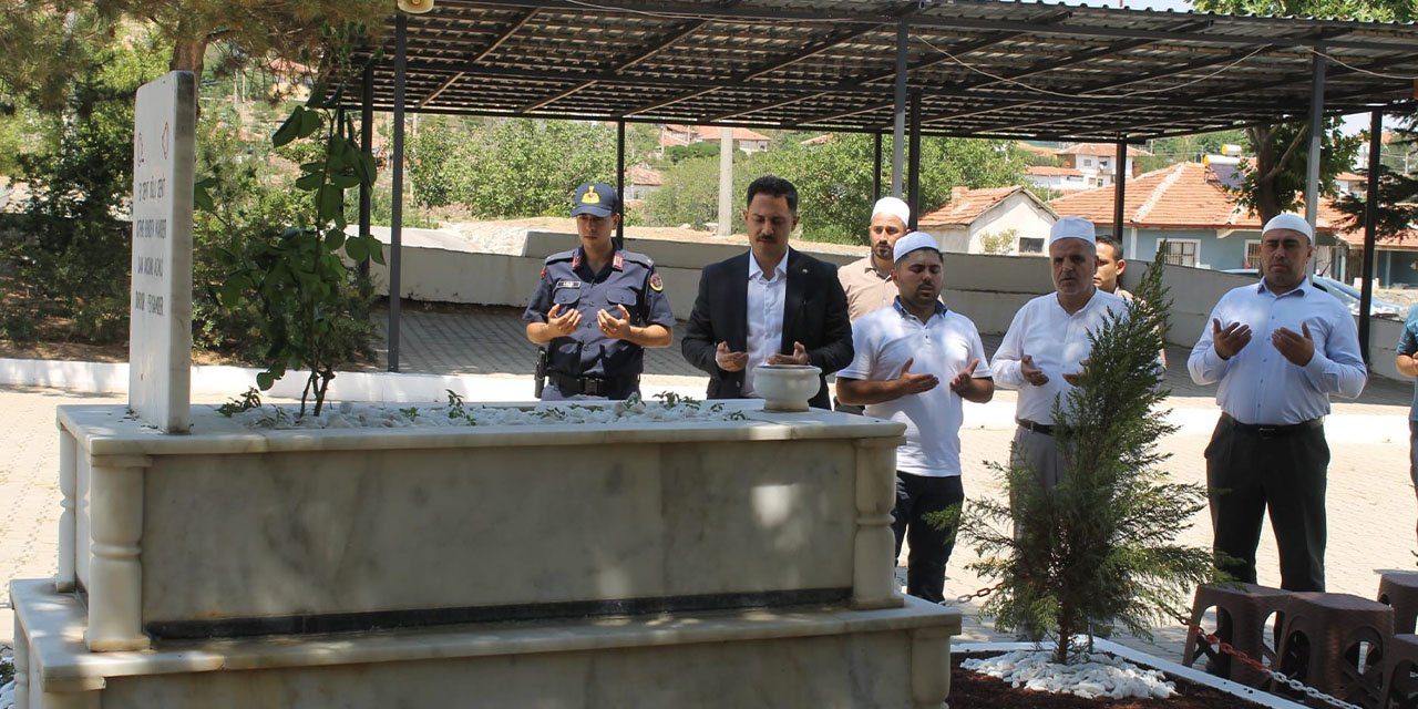 Cingirt’ten 15 Temmuz şehitlerine vefa ziyareti - Kırıkkale Haber, Son Dakika Kırıkkale Haberleri Cingirt’ten 15 Temmuz şehitlerine vefa ziyareti - Kırıkkale Haber, Son Dakika Kırıkkale Haberleri
