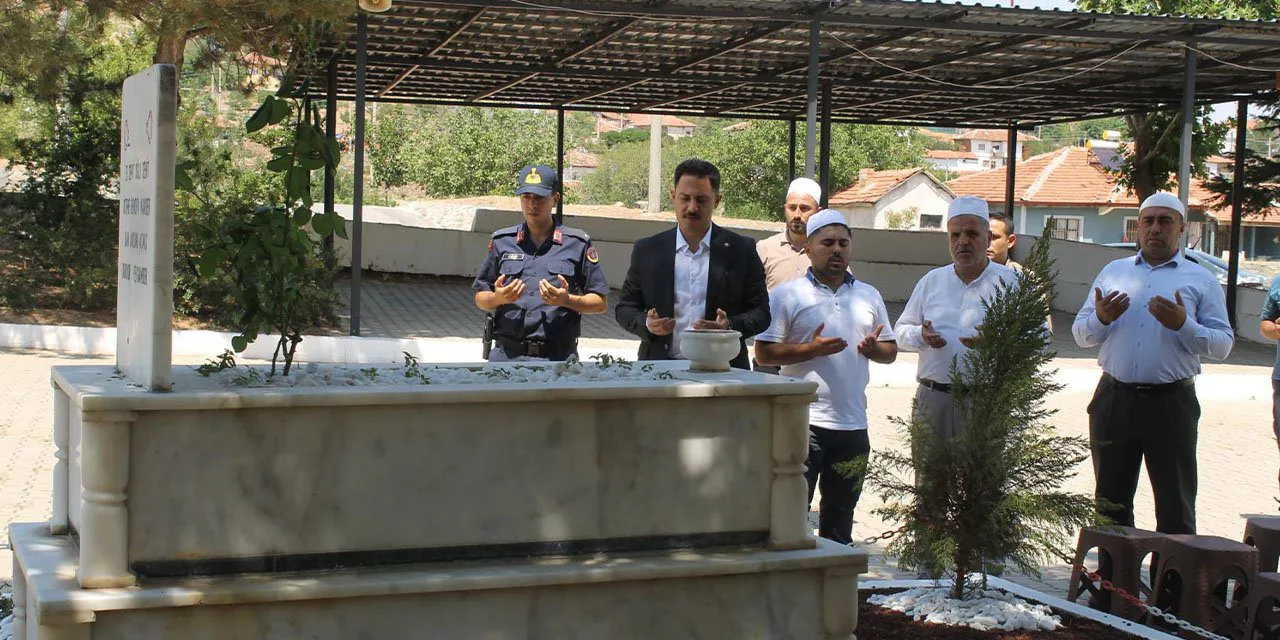 Cingirt’ten 15 Temmuz şehitlerine vefa ziyareti - Kırıkkale Haber, Son Dakika Kırıkkale Haberleri Cingirt’ten 15 Temmuz şehitlerine vefa ziyareti - Kırıkkale Haber, Son Dakika Kırıkkale Haberleri