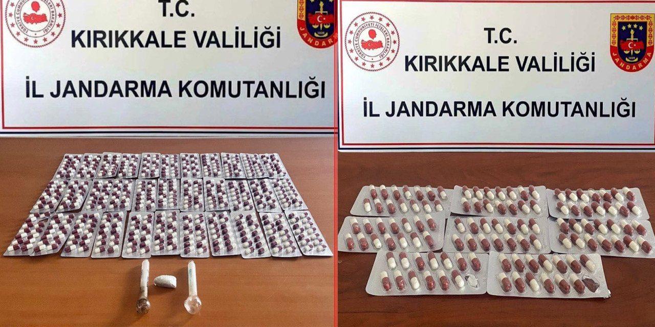 Yüzlerce sentetik hap ele geçirildi - Kırıkkale Haber, Son Dakika Kırıkkale Haberleri Yüzlerce sentetik hap ele geçirildi - Kırıkkale Haber, Son Dakika Kırıkkale Haberleri