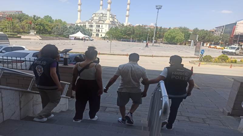 Uyuşturucu Operasyonu: 2 Zanlı Tutuklandı - Kırıkkale Haber, Son Dakika Kırıkkale Haberleri Uyuşturucu Operasyonu: 2 Zanlı Tutuklandı - Kırıkkale Haber, Son Dakika Kırıkkale Haberleri