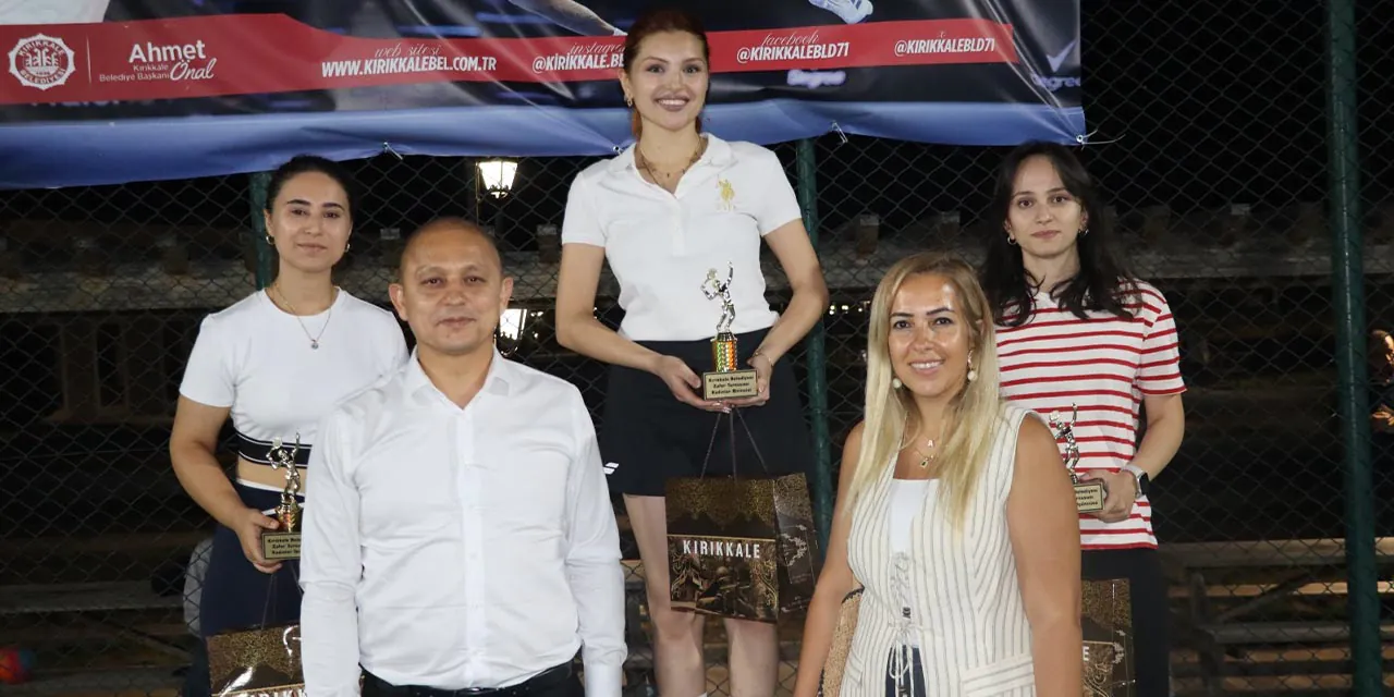 Zafer Bayramı’na özel tenis turnuvası düzenlendi - Kırıkkale Haber, Son Dakika Kırıkkale Haberleri Zafer Bayramı’na özel tenis turnuvası düzenlendi - Kırıkkale Haber, Son Dakika Kırıkkale Haberleri