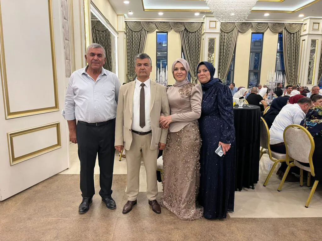Birsen ile Mert, Görkemli Bir Düğünle Dünyaevine Girdi – Kırıkkale Haber, Son Dakika Kırıkkale Haberleri Birsen ile Mert, Görkemli Bir Düğünle Dünyaevine Girdi - Kırıkkale Haber, Son Dakika Kırıkkale Haberleri