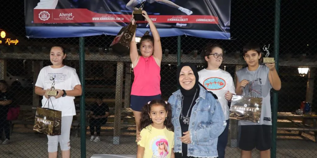 Zafer Bayramı’na özel tenis turnuvası düzenlendi – Kırıkkale Haber, Son Dakika Kırıkkale Haberleri Zafer Bayramı’na özel tenis turnuvası düzenlendi - Kırıkkale Haber, Son Dakika Kırıkkale Haberleri