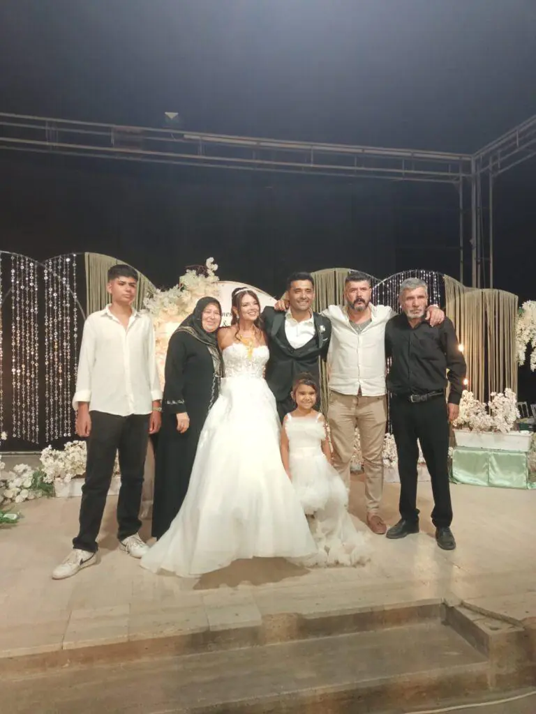 Köksal Ailesinin Mutlu Günü: Yaşarcan ile Vanessa Dünyaevine Girdi – Kırıkkale Haber, Son Dakika Kırıkkale Haberleri Köksal Ailesinin Mutlu Günü: Yaşarcan ile Vanessa Dünyaevine Girdi - Kırıkkale Haber, Son Dakika Kırıkkale Haberleri