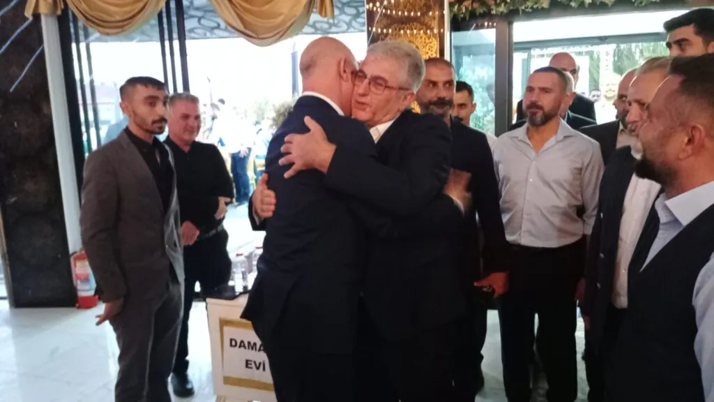 Öztürk ve Bahadır Ailelerinin Mutlu Günü: Melih Berke ve Aslıhan Dünyaevine Girdi – Kırıkkale Haber, Son Dakika Kırıkkale Haberleri Öztürk ve Bahadır Ailelerinin Mutlu Günü: Melih Berke ve Aslıhan Dünyaevine Girdi - Kırıkkale Haber, Son Dakika Kırıkkale Haberleri