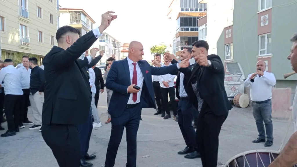 Öztürk ve Bahadır Ailelerinin Mutlu Günü: Melih Berke ve Aslıhan Dünyaevine Girdi – Kırıkkale Haber, Son Dakika Kırıkkale Haberleri Öztürk ve Bahadır Ailelerinin Mutlu Günü: Melih Berke ve Aslıhan Dünyaevine Girdi - Kırıkkale Haber, Son Dakika Kırıkkale Haberleri