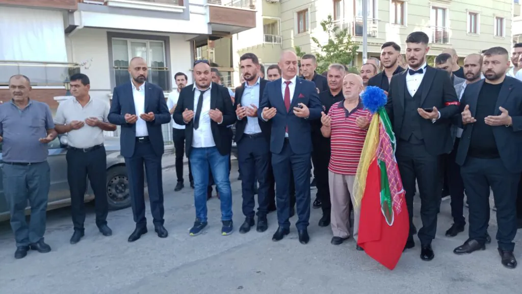 Öztürk ve Bahadır Ailelerinin Mutlu Günü: Melih Berke ve Aslıhan Dünyaevine Girdi – Kırıkkale Haber, Son Dakika Kırıkkale Haberleri Öztürk ve Bahadır Ailelerinin Mutlu Günü: Melih Berke ve Aslıhan Dünyaevine Girdi - Kırıkkale Haber, Son Dakika Kırıkkale Haberleri