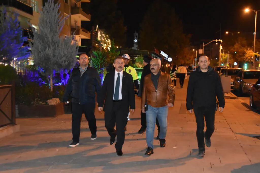 Kırıkkale’de Huzurun Nöbetindeler: Müdür Işık Sahada! – Kırıkkale Haber, Son Dakika Kırıkkale Haberleri Kırıkkale’de Huzurun Nöbetindeler: Müdür Işık Sahada! - Kırıkkale Haber, Son Dakika Kırıkkale Haberleri