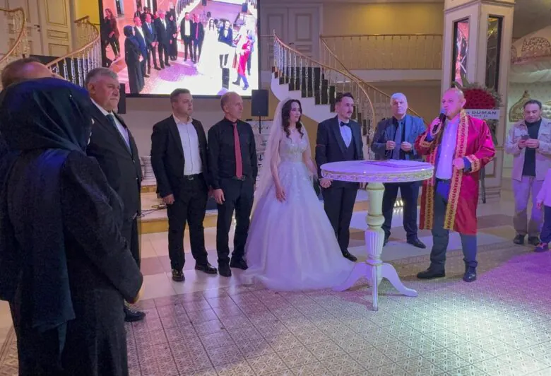 Kırıkkale’de Unutulmaz Düğün Gecesi: Başal ve Temiz Aileleri Birlikteliğe İmza Attı - Kırıkkale Haber, Son Dakika Kırıkkale Haberleri