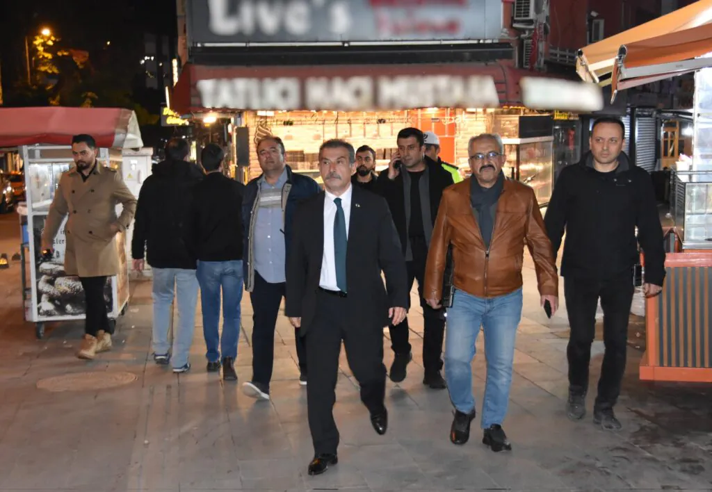Kırıkkale’de Huzurun Nöbetindeler: Müdür Işık Sahada! – Kırıkkale Haber, Son Dakika Kırıkkale Haberleri Kırıkkale’de Huzurun Nöbetindeler: Müdür Işık Sahada! - Kırıkkale Haber, Son Dakika Kırıkkale Haberleri