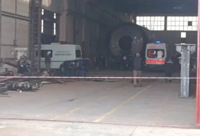 3 Tonluk Sac Levhanın Altında Kaldılar 2 Ölü - Kırıkkale Haber, Son Dakika Kırıkkale Haberleri 3 Tonluk Sac Levhanın Altında Kaldılar 2 Ölü - Kırıkkale Haber, Son Dakika Kırıkkale Haberleri