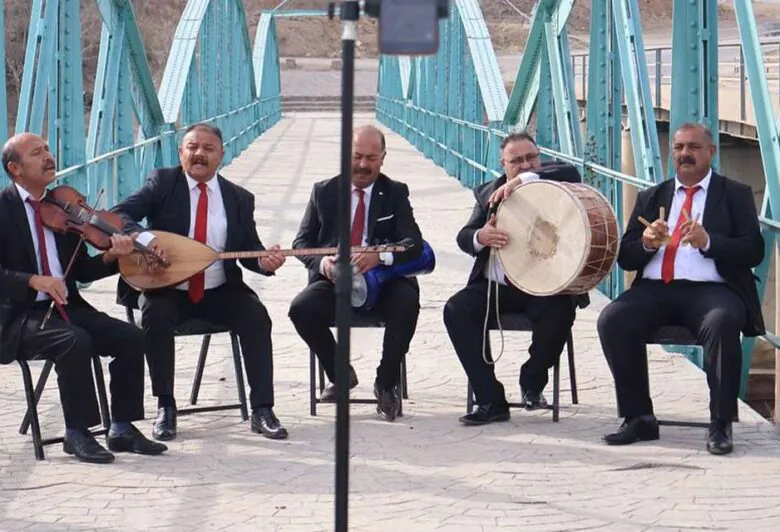 Kırıkkale'de Tarihi Demir Köprü sanatla bütünleşti - Kırıkkale Haber, Son Dakika Kırıkkale Haberleri Kırıkkale'de Tarihi Demir Köprü sanatla bütünleşti - Kırıkkale Haber, Son Dakika Kırıkkale Haberleri