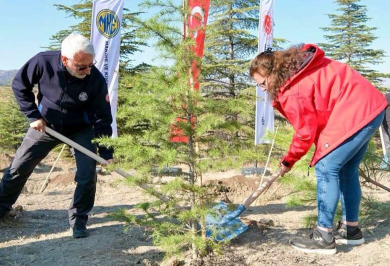 MKE'den anlamlı katkı: Yüzlerce fidan toprakla buluştu! - Kırıkkale Haber, Son Dakika Kırıkkale Haberleri MKE'den anlamlı katkı: Yüzlerce fidan toprakla buluştu! - Kırıkkale Haber, Son Dakika Kırıkkale Haberleri