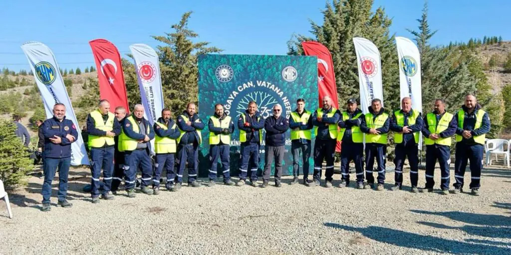 MKE’den anlamlı katkı: Yüzlerce fidan toprakla buluştu! – Kırıkkale Haber, Son Dakika Kırıkkale Haberleri MKE'den anlamlı katkı: Yüzlerce fidan toprakla buluştu! - Kırıkkale Haber, Son Dakika Kırıkkale Haberleri