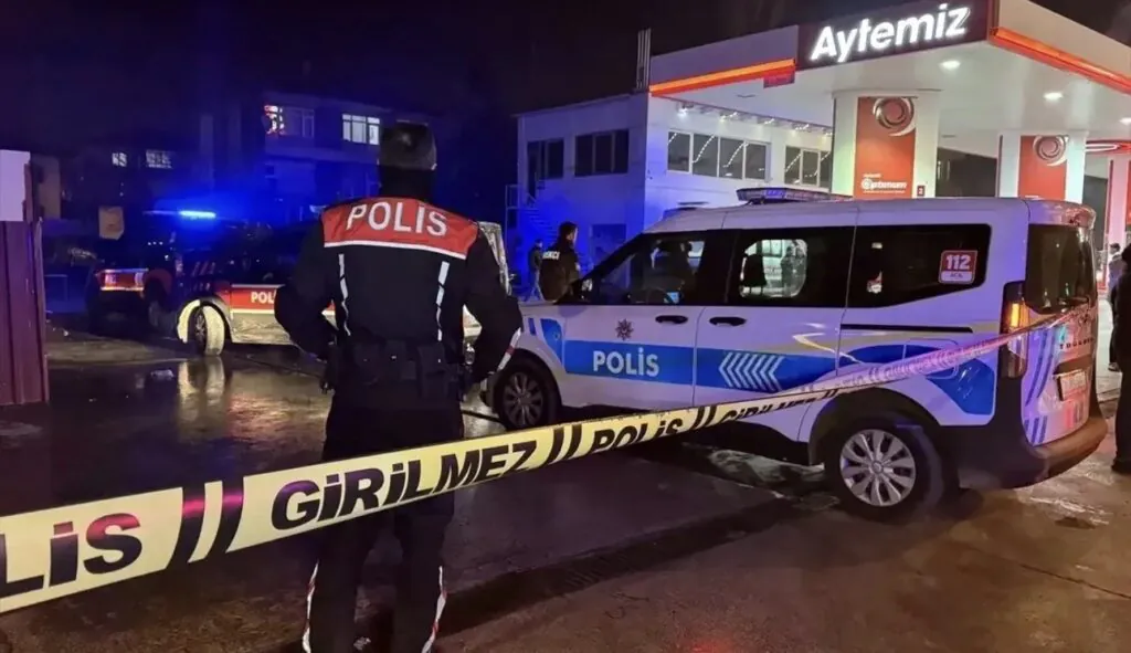 ilahlı ve Bı&ccedil;aklı Kavga: 3 Yaralı, 5 Ş&uuml;pheli G&ouml;zaltında - Kırıkkale Haber, Son Dakika Kırıkkale Haberleri