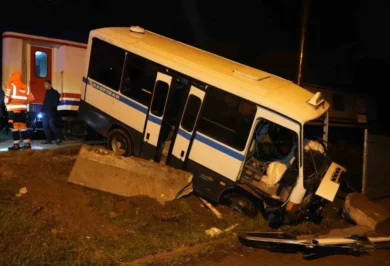 Kırıkkale’de facianın eşiğinden dönüldü! Doğu Ekspresi dolmuşa çarptı - Kırıkkale Haber, Son Dakika Kırıkkale Haberleri