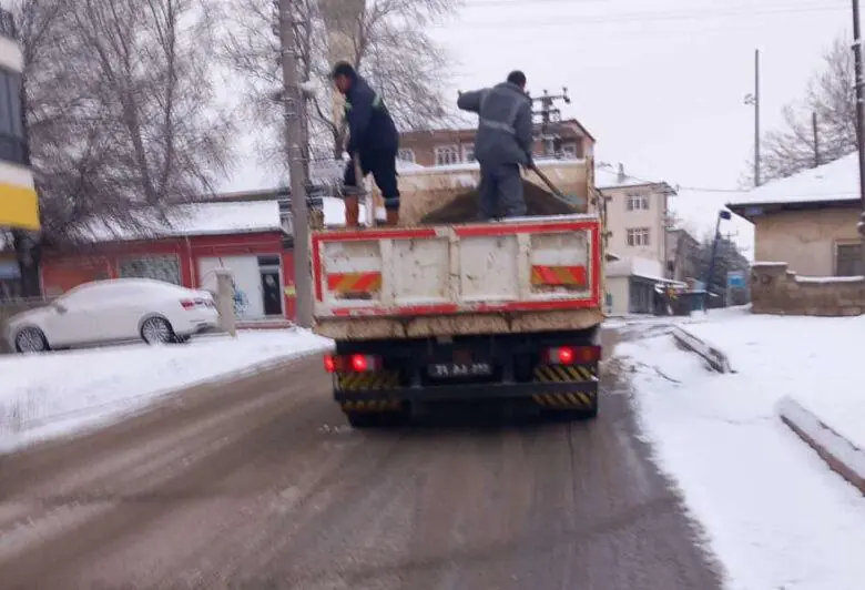 Kırıkkale Belediyesi kar yağışıyla birlikte teyakkuzda - Kırıkkale Haber, Son Dakika Kırıkkale Haberleri