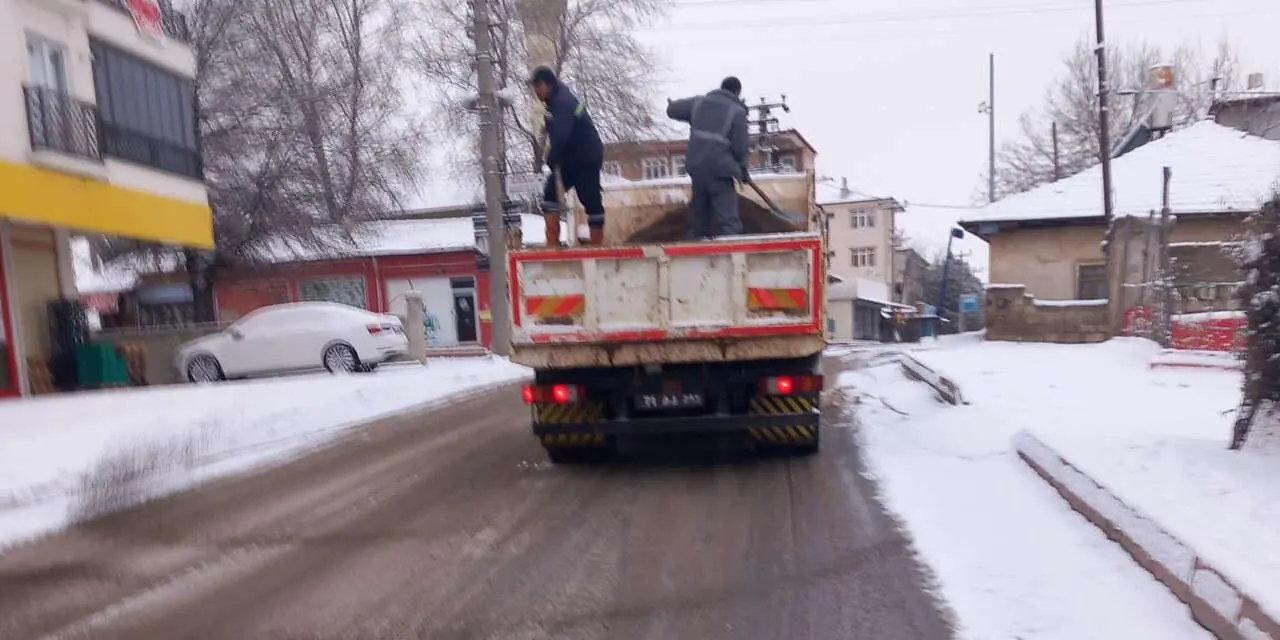 Kırıkkale Belediyesi kar yağışıyla birlikte teyakkuzda - Kırıkkale Haber, Son Dakika Kırıkkale Haberleri