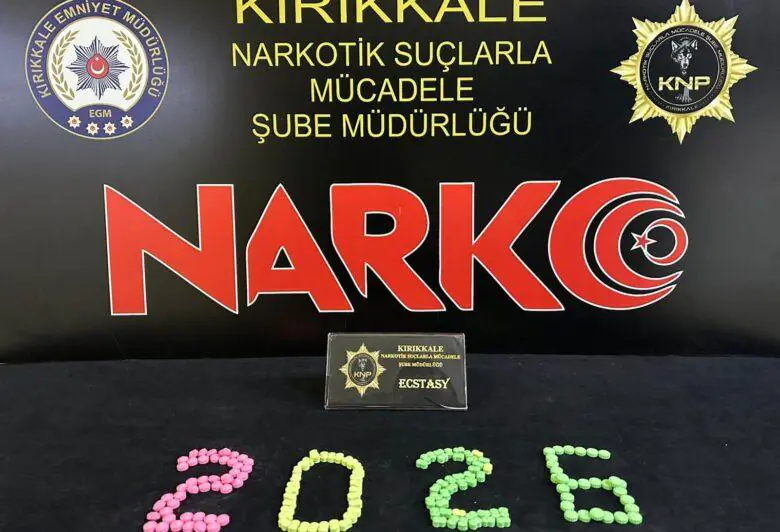 Narkotik Operasyonunda 150 Adet Ecstasy Ele Geçirildi: 1 Tutuklama - Kırıkkale Haber, Son Dakika Kırıkkale Haberleri Narkotik Operasyonunda 150 Adet Ecstasy Ele Geçirildi: 1 Tutuklama - Kırıkkale Haber, Son Dakika Kırıkkale Haberleri