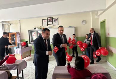 MHP Kırıkkale İl Başkanı Murat Abalı’dan Eğitime Bayraklı Destek - Kırıkkale Haber, Son Dakika Kırıkkale Haberleri MHP Kırıkkale İl Başkanı Murat Abalı’dan Eğitime Bayraklı Destek - Kırıkkale Haber, Son Dakika Kırıkkale Haberleri