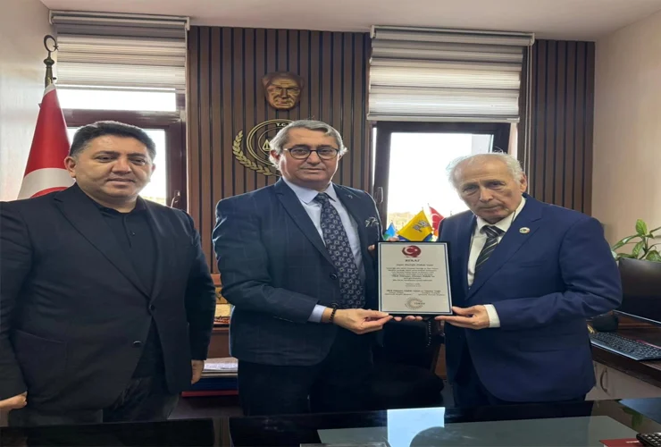 Kırıkkaleli Hemşehrimiz Mustafa Hakan Uyar’a Anlamlı Plaket - Kırıkkale Haber, Son Dakika Kırıkkale Haberleri