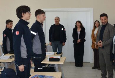 Liseliler mesleki eğitimle geleceğe hazırlanıyor - Kırıkkale Haber, Son Dakika Kırıkkale Haberleri Liseliler mesleki eğitimle geleceğe hazırlanıyor - Kırıkkale Haber, Son Dakika Kırıkkale Haberleri