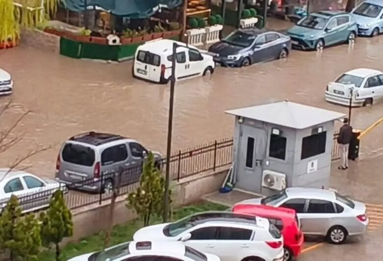 Sağnak Yağmur Ulubatlı Hasan Caddesini Felç Etti - Kırıkkale Haber, Son Dakika Kırıkkale Haberleri