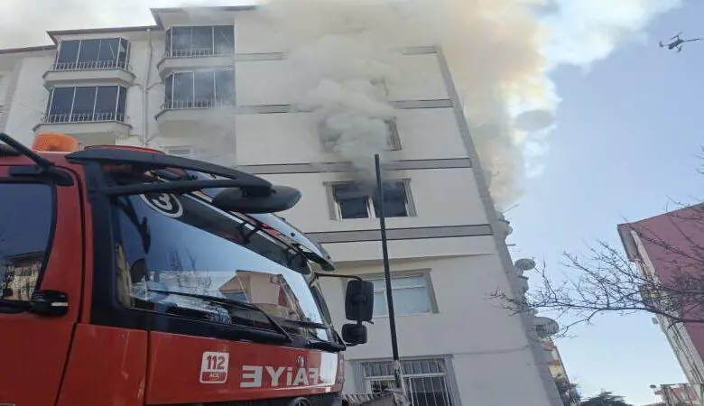 Kırıkkale'de Faciadan Dönüldü: Alevlere Teslim Olan Daire Küle Döndü - Kırıkkale Haber, Son Dakika Kırıkkale Haberleri Kırıkkale'de Faciadan Dönüldü: Alevlere Teslim Olan Daire Küle Döndü - Kırıkkale Haber, Son Dakika Kırıkkale Haberleri