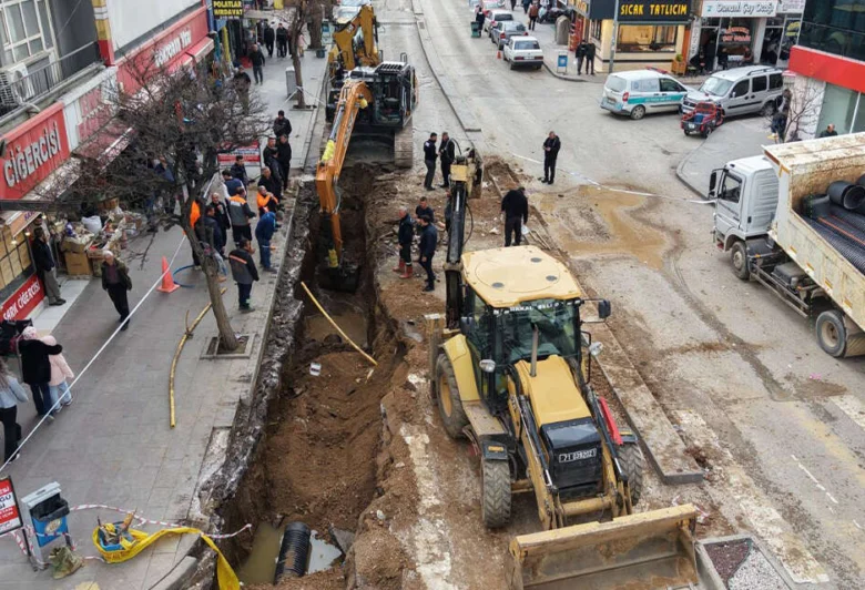 Menderes Caddesi’nde çöken kanal hattı yenilendi - Kırıkkale Haber, Son Dakika Kırıkkale Haberleri Menderes Caddesi’nde çöken kanal hattı yenilendi - Kırıkkale Haber, Son Dakika Kırıkkale Haberleri