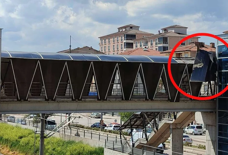 Kırıkkale’de üst geçitte ölüm tehlikesi! Çatı yerinden koptu - Kırıkkale Haber, Son Dakika Kırıkkale Haberleri