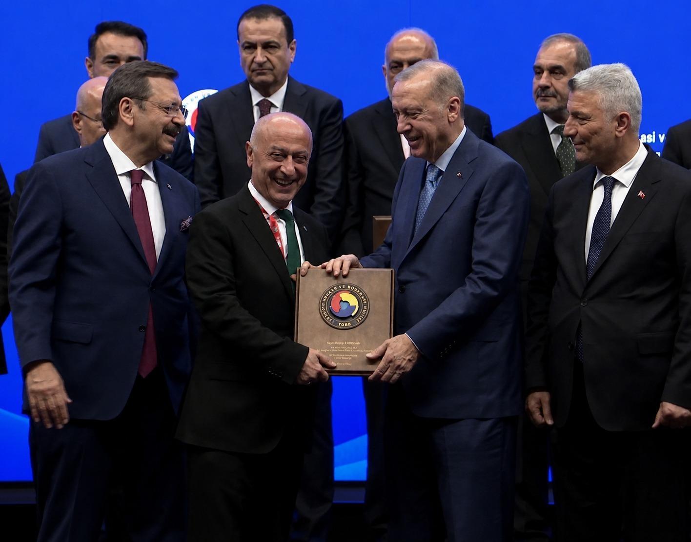 Cumhurbaşkanı Erdoğan?dan Ahmet Varlı?ya Hizmet Şeref Belgesi