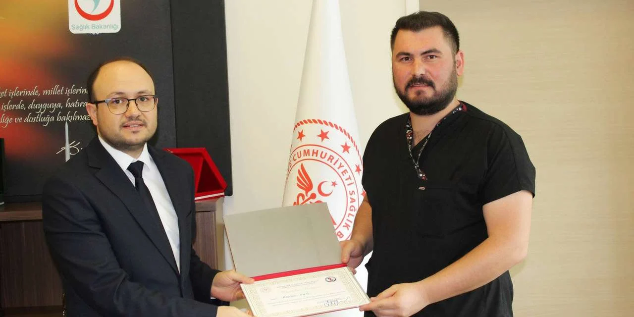 Başhekim Varol'dan güler yüzlü personele ödül - Kırıkkale Haber, Son Dakika Kırıkkale Haberleri