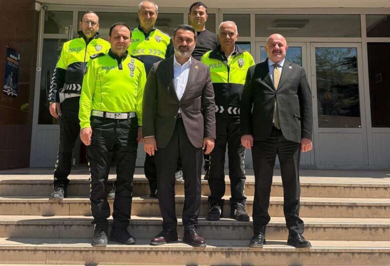 Kaplan ve Ceylan’dan Trafik Polislerine ziyaret - Kırıkkale Haber, Son Dakika Kırıkkale Haberleri Kaplan ve Ceylan’dan Trafik Polislerine ziyaret - Kırıkkale Haber, Son Dakika Kırıkkale Haberleri
