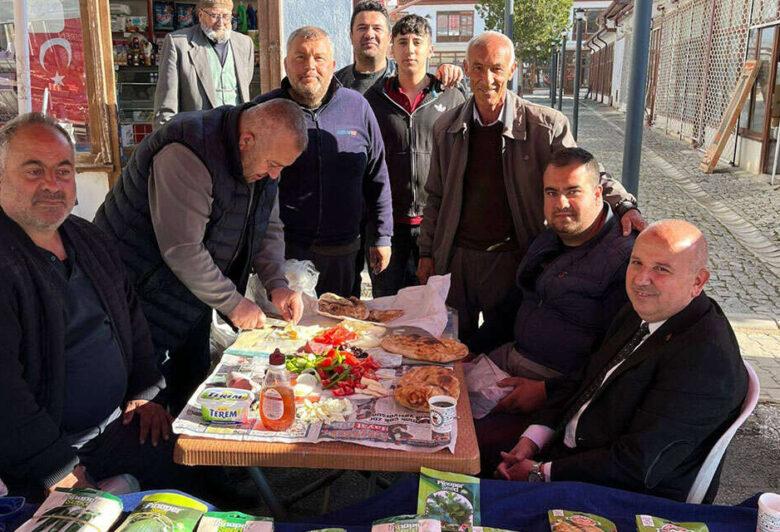 Başkan Cönger pazar esnafıyla kahvaltıda buluştu - Kırıkkale Haber, Son Dakika Kırıkkale Haberleri Başkan Cönger pazar esnafıyla kahvaltıda buluştu - Kırıkkale Haber, Son Dakika Kırıkkale Haberleri