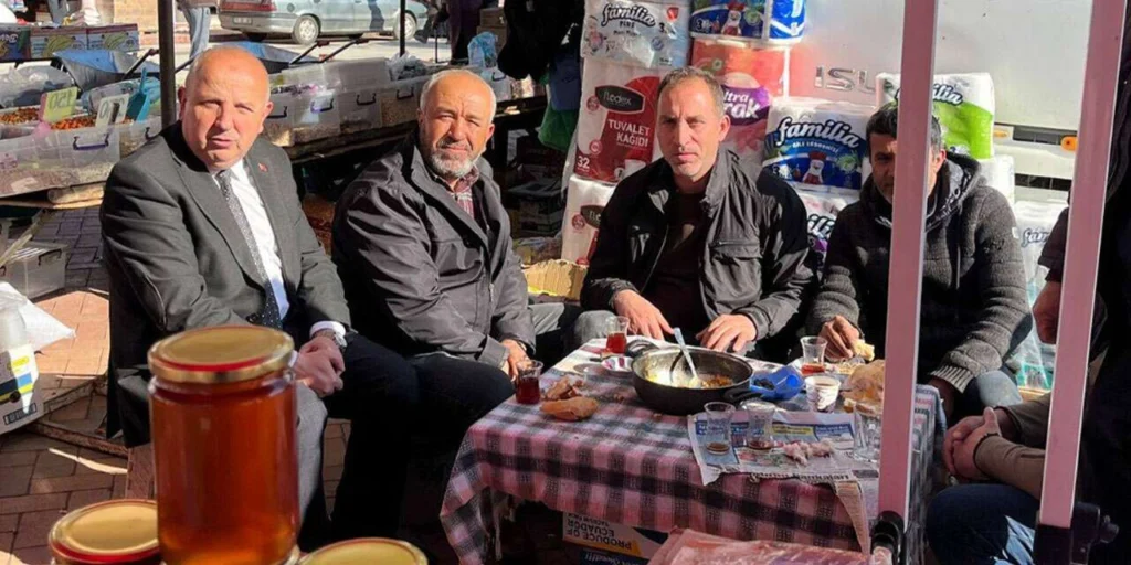Başkan C&ouml;nger pazar esnafıyla kahvaltıda buluştu - Kırıkkale Haber, Son Dakika Kırıkkale Haberleri