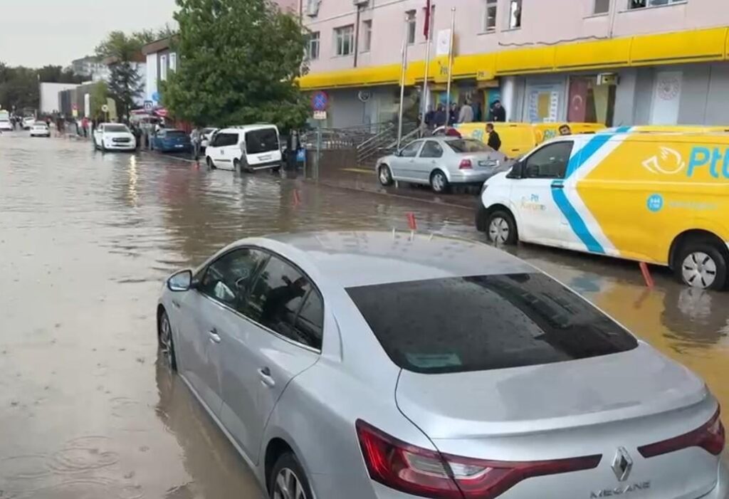 Kırıkkale’de Sağanak Alarmı: Cadde ve Sokaklar Göle Döndü – Kırıkkale Haber, Son Dakika Kırıkkale Haberleri Kırıkkale’de Sağanak Alarmı: Cadde ve Sokaklar Göle Döndü - Kırıkkale Haber, Son Dakika Kırıkkale Haberleri