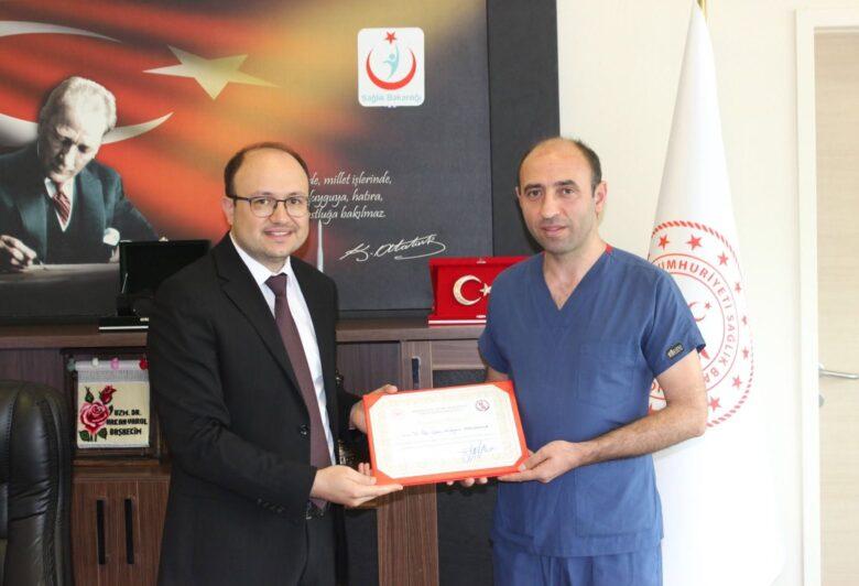 Kardiyoloji Uzmanı Dr. Hüseyin Kandemir’e Teşekkür Plaketi - Kırıkkale Haber, Son Dakika Kırıkkale Haberleri