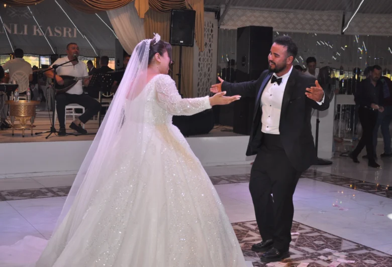 PINAR VE SAMET MUHTEŞEM DÜĞÜNLE DÜNYAEVİNE GİRDİ - Kırıkkale Haber, Son Dakika Kırıkkale Haberleri PINAR VE SAMET MUHTEŞEM DÜĞÜNLE DÜNYAEVİNE GİRDİ - Kırıkkale Haber, Son Dakika Kırıkkale Haberleri