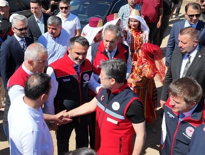 Tarım Bakanı Karakeçili’de Hasat Yaptı – Kırıkkale Haber, Son Dakika Kırıkkale Haberleri Tarım Bakanı Karakeçili'de Hasat Yaptı - Kırıkkale Haber, Son Dakika Kırıkkale Haberleri