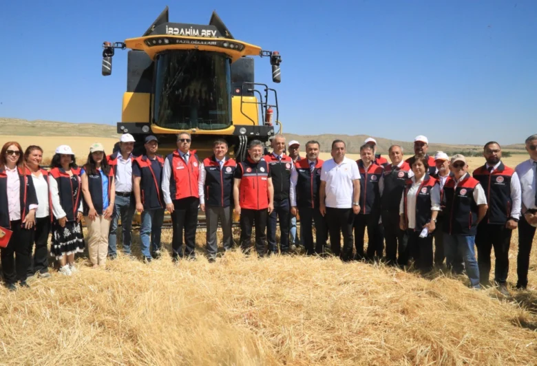 Tarım Bakanı Karakeçili'de Hasat Yaptı - Kırıkkale Haber, Son Dakika Kırıkkale Haberleri Tarım Bakanı Karakeçili'de Hasat Yaptı - Kırıkkale Haber, Son Dakika Kırıkkale Haberleri