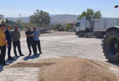 Delice Belediye Başkanı Uyan, Hasat Sezonunda TMO ve Zahireci Esnafını Ziyaret Etti - Kırıkkale Haber, Son Dakika Kırıkkale Haberleri Delice Belediye Başkanı Uyan, Hasat Sezonunda TMO ve Zahireci Esnafını Ziyaret Etti - Kırıkkale Haber, Son Dakika Kırıkkale Haberleri