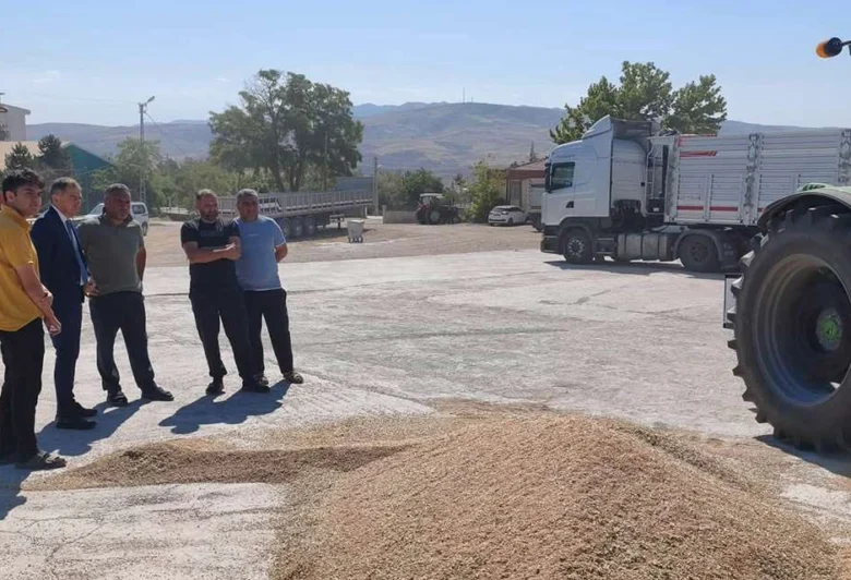 Delice Belediye Başkanı Uyan, Hasat Sezonunda TMO ve Zahireci Esnafını Ziyaret Etti - Kırıkkale Haber, Son Dakika Kırıkkale Haberleri Delice Belediye Başkanı Uyan, Hasat Sezonunda TMO ve Zahireci Esnafını Ziyaret Etti - Kırıkkale Haber, Son Dakika Kırıkkale Haberleri