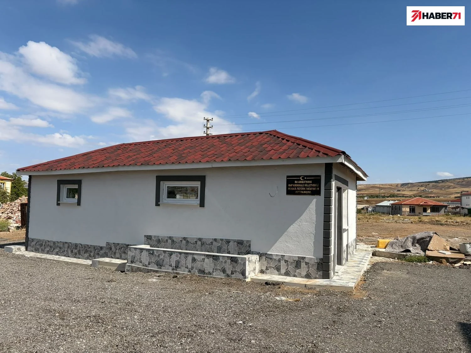 Habere ilişkin paylaşılan görüntüler Enes Camii için yaptırılan abdesthane binası