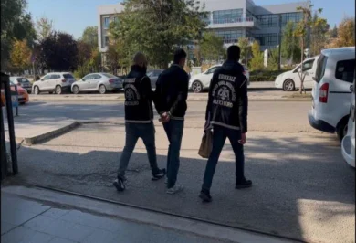 Kırıkkale’de eski eşinin ve çocuğunun yaşadığı evi ateşe verdiği iddiasıyla gözaltına alınan 35 yaşındaki U.Ö., çıkarıldığı mahkemece tutuklandı. - Kırıkkale Haber, Son Dakika Kırıkkale Haberleri Kırıkkale’de eski eşinin ve çocuğunun yaşadığı evi ateşe verdiği iddiasıyla gözaltına alınan 35 yaşındaki U.Ö., çıkarıldığı mahkemece tutuklandı. - Kırıkkale Haber, Son Dakika Kırıkkale Haberleri