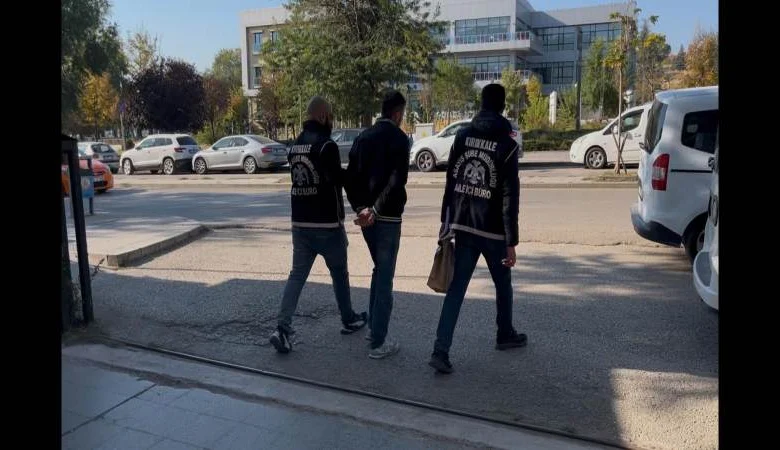 Kırıkkale’de eski eşinin ve çocuğunun yaşadığı evi ateşe verdiği iddiasıyla gözaltına alınan 35 yaşındaki U.Ö., çıkarıldığı mahkemece tutuklandı. - Kırıkkale Haber, Son Dakika Kırıkkale Haberleri Kırıkkale’de eski eşinin ve çocuğunun yaşadığı evi ateşe verdiği iddiasıyla gözaltına alınan 35 yaşındaki U.Ö., çıkarıldığı mahkemece tutuklandı. - Kırıkkale Haber, Son Dakika Kırıkkale Haberleri