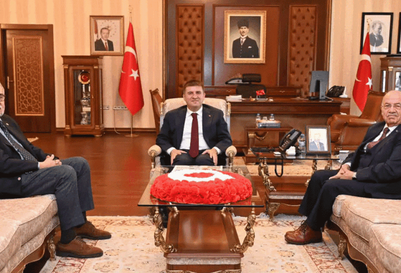 Eski Vali Kolat ve Tümamiral Artunç’tan Sarıibrahim’e Ziyaret - Kırıkkale Haber, Son Dakika Kırıkkale Haberleri Eski Vali Kolat ve Tümamiral Artunç’tan Sarıibrahim’e Ziyaret - Kırıkkale Haber, Son Dakika Kırıkkale Haberleri